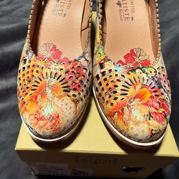 L'ARTISTE Multicolor Floral Heels - Picture 6 of 10